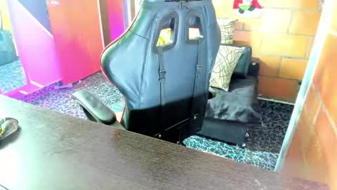 Adam Valencia online show from January 2025 09:09:02 PM