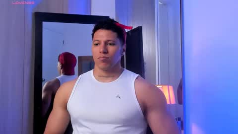 adambrocs1 online show from October 2025 05:24:01 PM