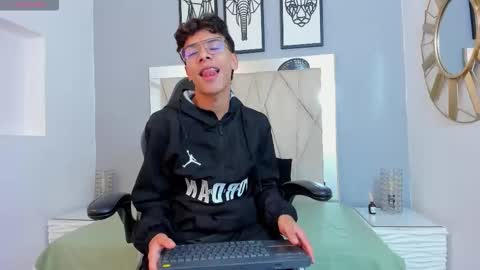 Adams Bobby online show from November 2025 11:25:01 AM