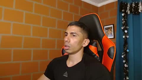 Snapshot of adan_sin1 chatting on January 2025 07:32:01 PM Adan Sin online show from January 2025 07:32:01 PM