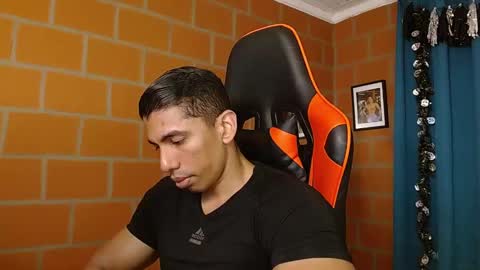 Snapshot of adan_sin1 chatting on January 2025 07:07:02 PM Adan Sin online show from January 2025 07:07:02 PM