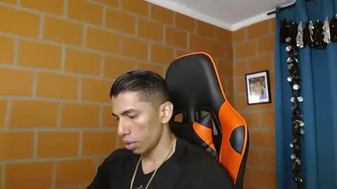 Snapshot of adan_sin1 chatting on February 2025 06:59:01 PM Adan Sin online show from February 2025 06:59:01 PM