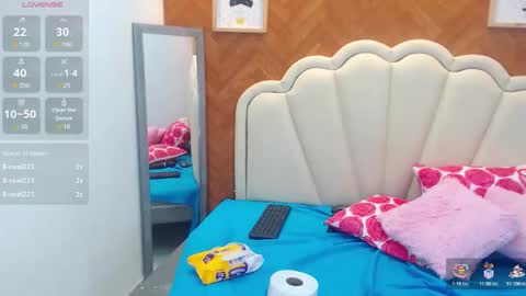 adarose_ online show from November 2025 10:48:01 AM