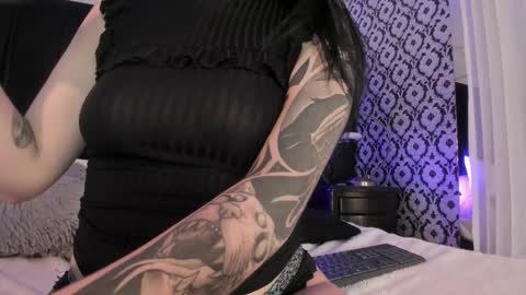 Ade  online show from November 2025 07:59:02 PM