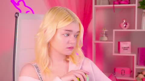 Snapshot of adelecartier chatting on May 2026 03:36:02 AM Adele 2200 -700 1000 UTCGMT 100 online show from May 2026 03:36:02 AM