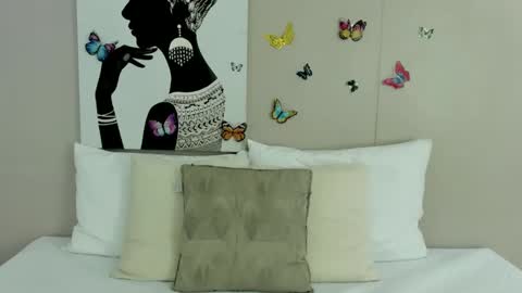 Adele Smithh online show from November 2025 11:43:02 AM