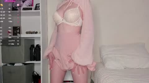 Snapshot of adelins_peach chatting on July 2026 12:14:01 PM adelins_peach online show from July 2026 12:14:01 PM