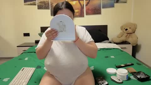 Adellineee online show from April 2026 08:29:01 PM