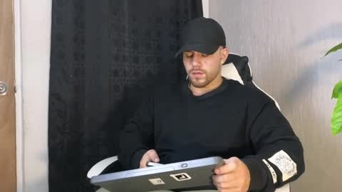 Snapshot of ades_lowe chatting on October 2025 11:51:02 AM Ades online show from October 2025 11:51:02 AM