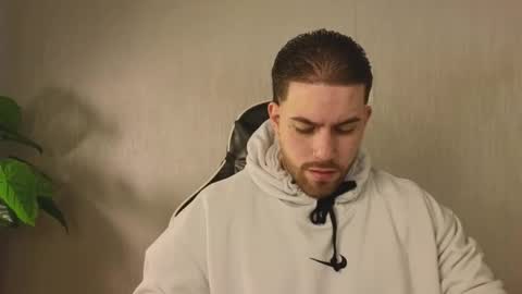 Snapshot of ades_lowe chatting on November 2025 12:05:01 PM Ades online show from November 2025 12:05:01 PM