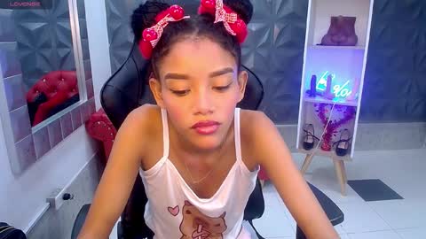 Snapshot of adisson_petite1 chatting on February 2026 05:32:01 PM adisson_petite1 online show from February 2026 05:32:01 PM