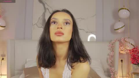 adoracortes online show from October 2025 05:05:01 AM