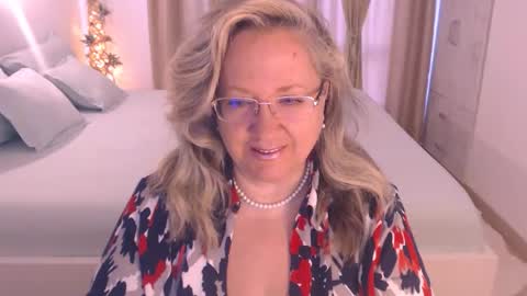 Cryna online show from October 2025 10:25:01 AM