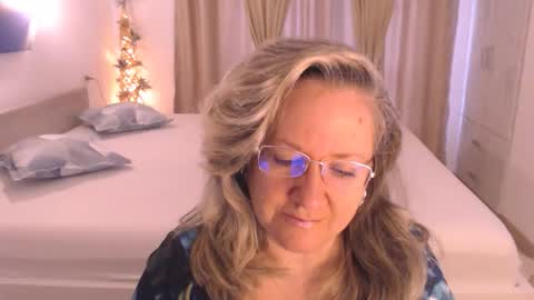 Cryna online show from November 2025 07:18:01 AM