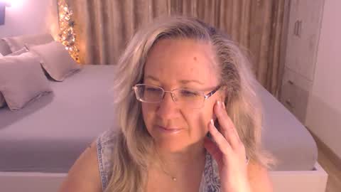 Cryna online show from April 2026 04:45:01 AM