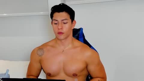 Snapshot of adrian_del_mar chatting on June 2026 01:39:01 AM Adrian del Mar online show from June 2026 01:39:01 AM