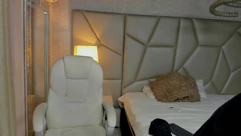   online show from October 2025 11:52:02 AM