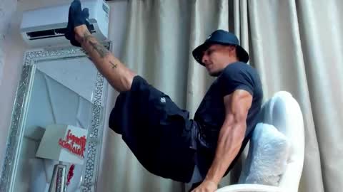   online show from December 2025 06:15:01 PM