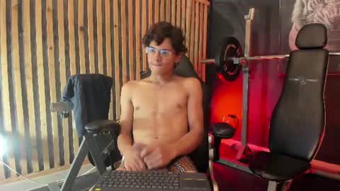 Snapshot of adrian_wolff chatting on June 2026 08:10:02 PM Adrian W online show from June 2026 08:10:02 PM