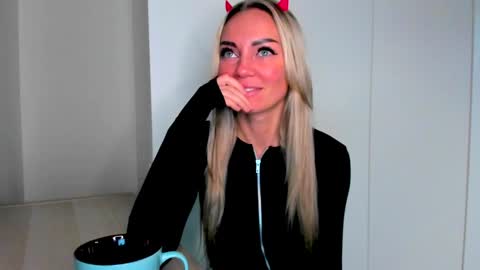 Snapshot of adriana_coy_ chatting on December 2024 01:18:02 PM Adriana online show from December 2024 01:18:02 PM