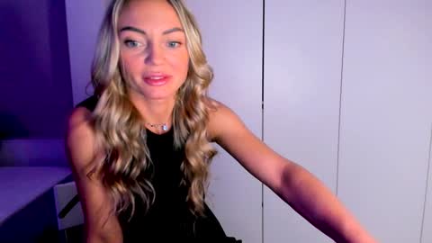 Snapshot of adriana_coy_ chatting on December 2024 04:11:02 PM Adriana online show from December 2024 04:11:02 PM