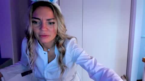 Snapshot of adriana_coy_ chatting on December 2024 01:18:01 AM Adriana online show from December 2024 01:18:01 AM