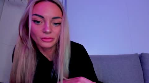 Snapshot of adriana_coy_ chatting on January 2025 06:27:01 PM Adriana online show from January 2025 06:27:01 PM