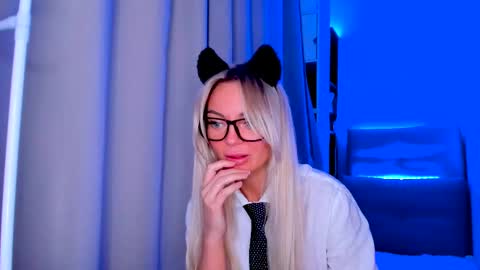 Snapshot of adriana_coy_ chatting on February 2025 09:36:01 PM Adriana online show from February 2025 09:36:01 PM