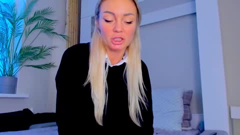 Snapshot of adriana_coy_ chatting on February 2025 11:44:02 AM Adriana online show from February 2025 11:44:02 AM