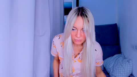 Snapshot of adriana_coy_ chatting on February 2025 06:04:01 AM Adriana online show from February 2025 06:04:01 AM