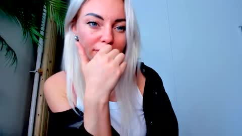 Snapshot of adriana_coy_ chatting on September 2025 01:11:02 PM Adriana online show from September 2025 01:11:02 PM