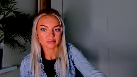 Snapshot of adriana_coy_ chatting on September 2025 08:42:01 PM Adriana online show from September 2025 08:42:01 PM