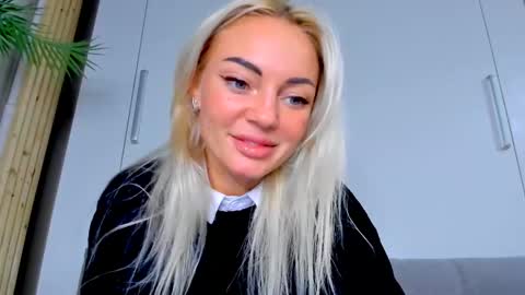 Snapshot of adriana_coy_ chatting on October 2025 04:06:02 PM Adriana online show from October 2025 04:06:02 PM