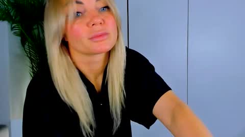 Adriana online show from March 2026 03:06:01 PM