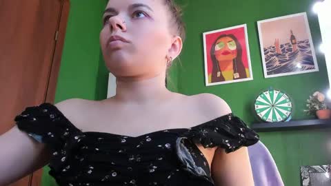 Snapshot of adriana_moretti chatting on May 2026 02:02:01 PM Liza online show from May 2026 02:02:01 PM