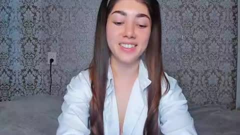 Snapshot of adrianakuiper chatting on June 2026 05:25:01 PM Adriana online show from June 2026 05:25:01 PM