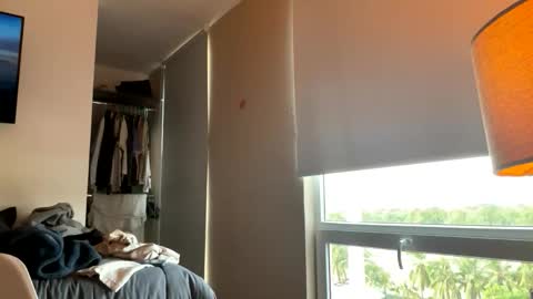 adriannn222 online show from November 2025 01:48:01 PM