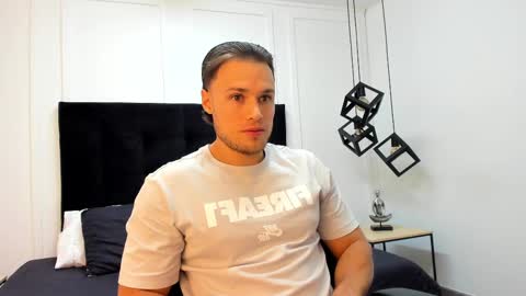 Adrein Roche online show from January 2025 11:10:02 PM