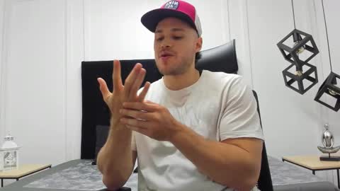 Adrein Roche online show from September 2025 10:54:02 PM