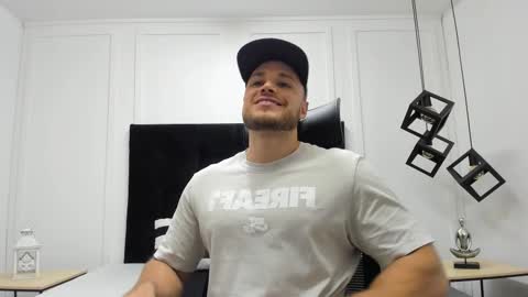 Adrein Roche online show from October 2025 01:24:02 AM