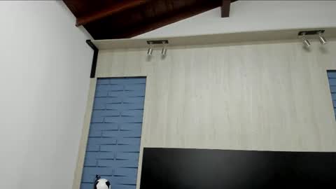 Adrein Roche online show from November 2025 10:32:01 PM