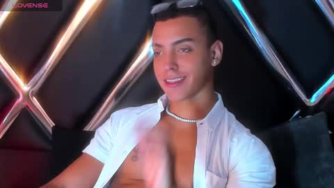 Snapshot of adriianlopez chatting on December 2024 07:01:02 PM Adrian Lopez online show from December 2024 07:01:02 PM