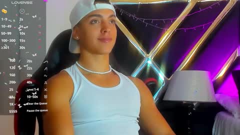 Snapshot of adriianlopez chatting on December 2024 09:26:02 PM Adrian Lopez online show from December 2024 09:26:02 PM