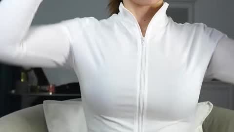 Aelia online show from October 2025 03:47:01 AM