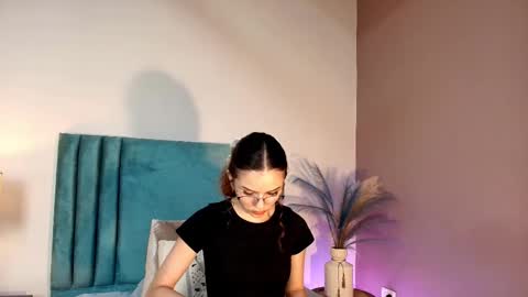 aelinduvalier online show from November 2025 06:29:01 PM