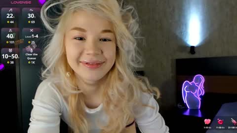 Snapshot of aeries_steel chatting on December 2024 03:24:01 AM Aeries online show from December 2024 03:24:01 AM