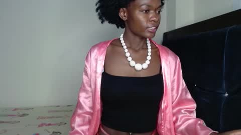 Mia online show from September 2025 12:11:02 AM