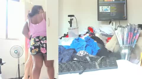 Snapshot of afroditacute16 chatting on December 2024 04:59:02 PM afroditacute16 online show from December 2024 04:59:02 PM