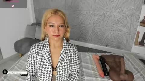 Agatadelphine online show from May 2026 01:04:02 PM