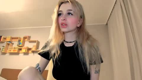 Snapshot of agatahowak chatting on May 2026 05:17:02 PM Arina online show from May 2026 05:17:02 PM